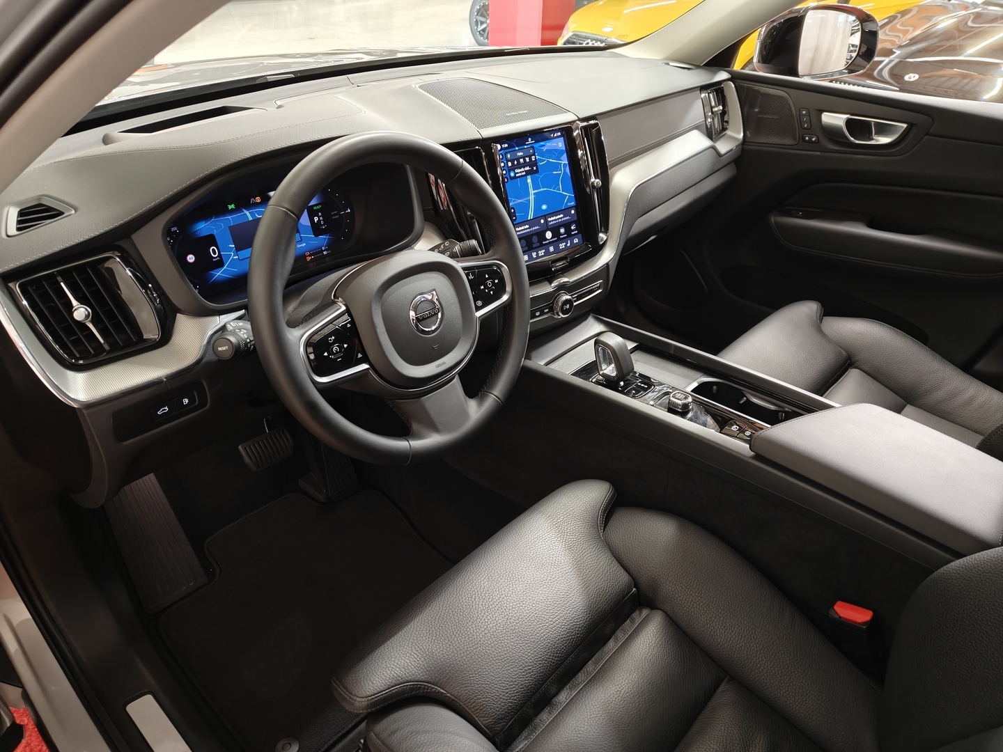 VOLVO XC60 2023