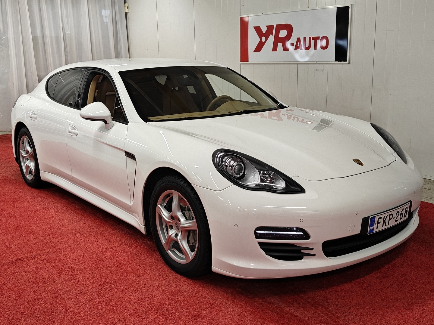 PORSCHE Panamera 2012