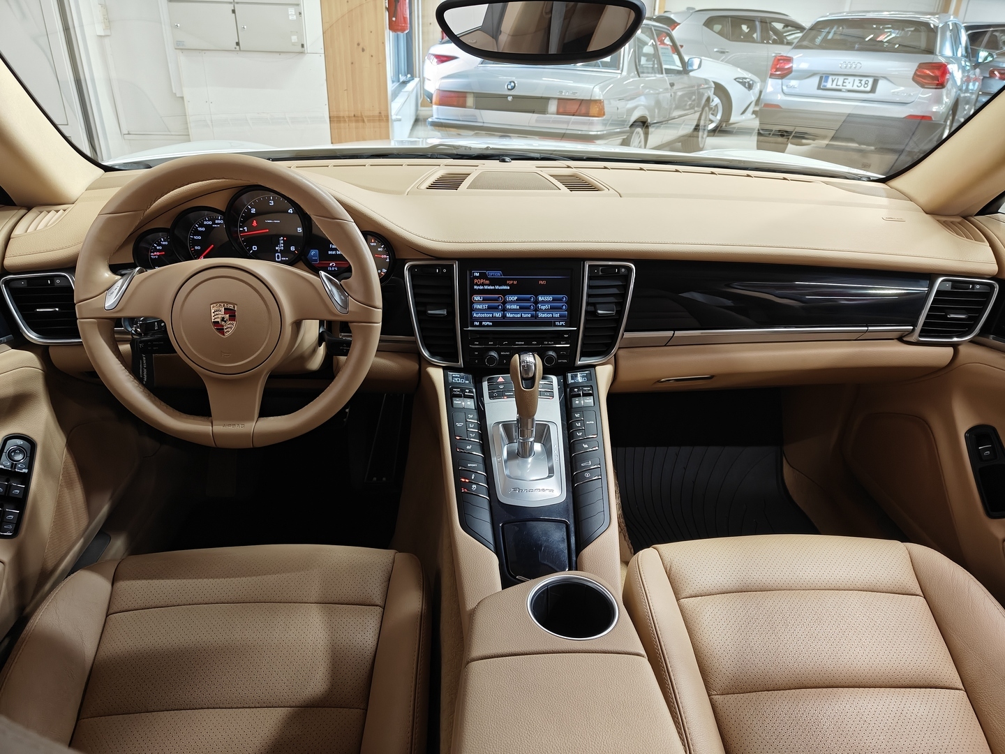 PORSCHE Panamera 2012