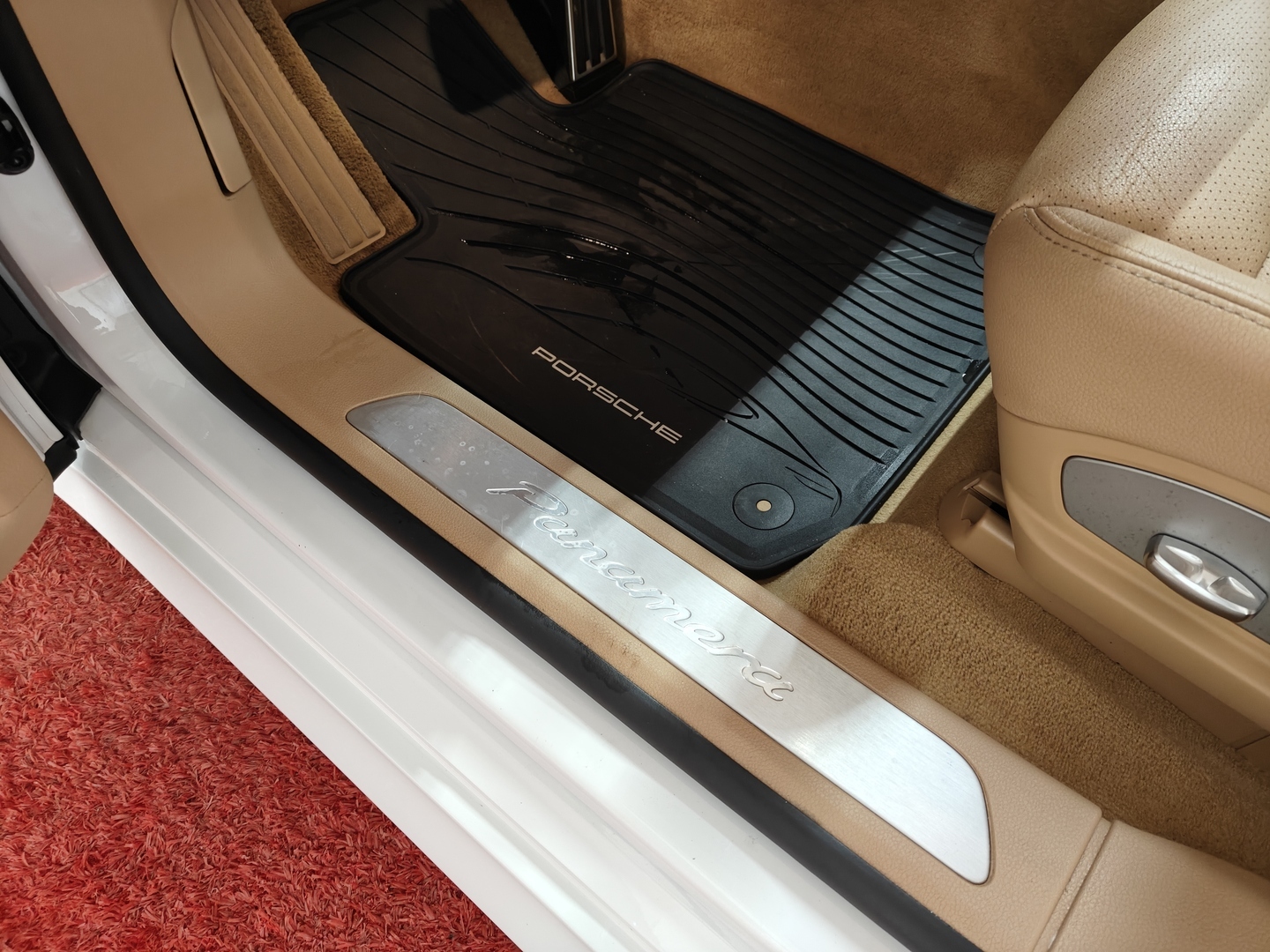 PORSCHE Panamera 2012