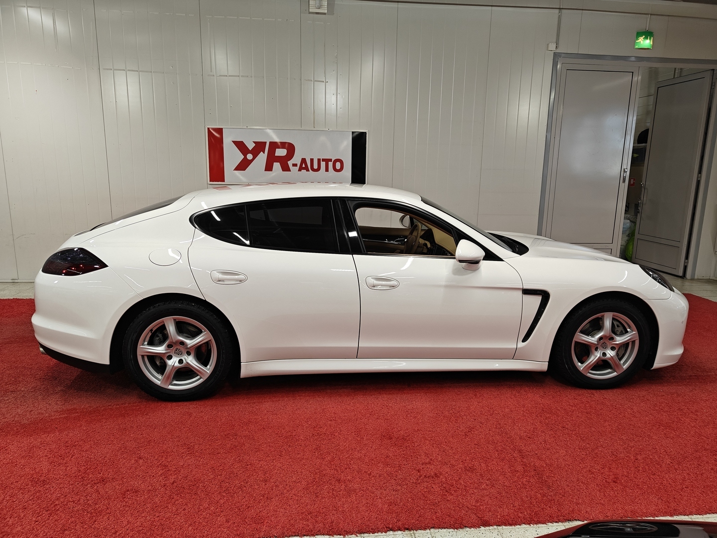 PORSCHE Panamera 2012