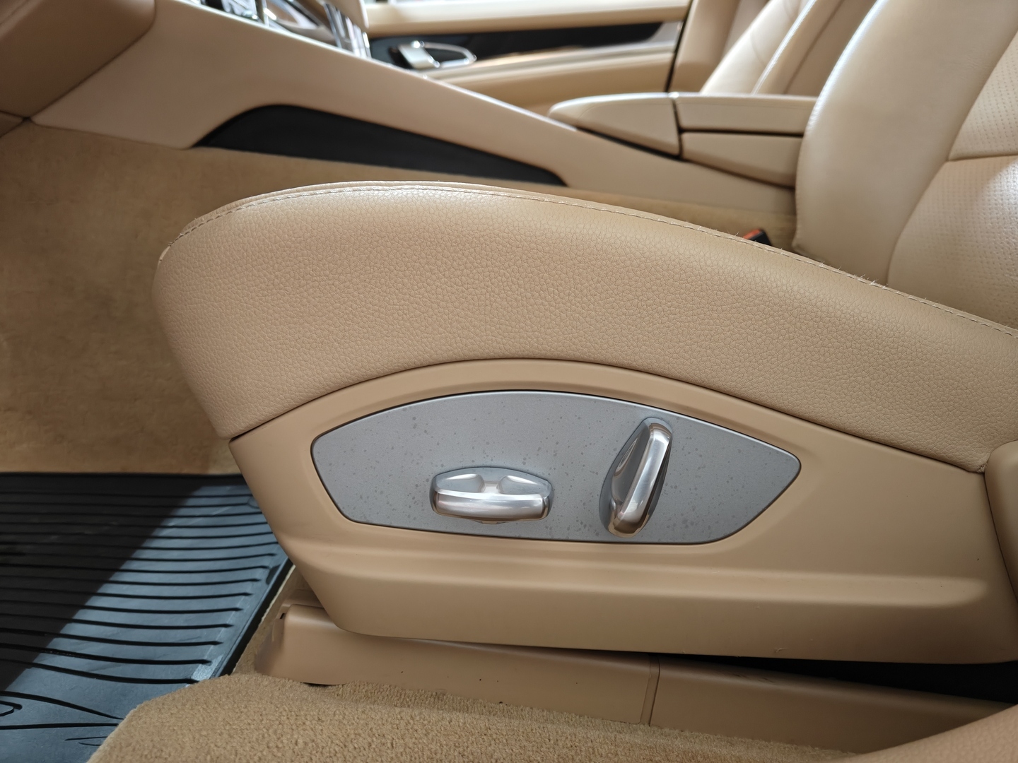 PORSCHE Panamera 2012