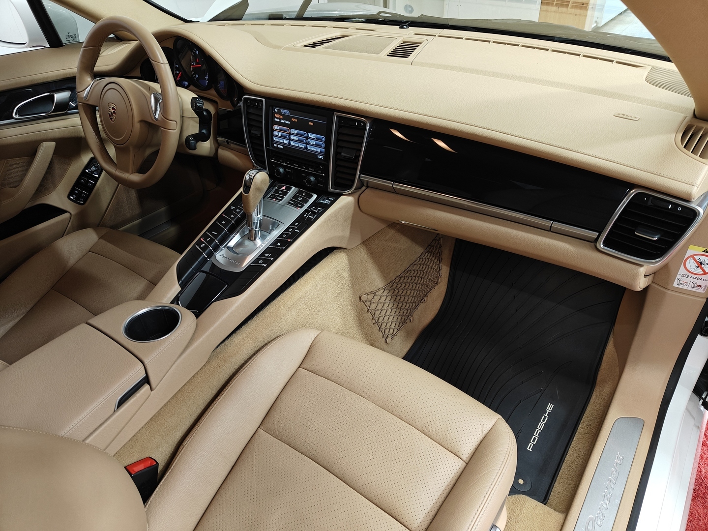 PORSCHE Panamera 2012