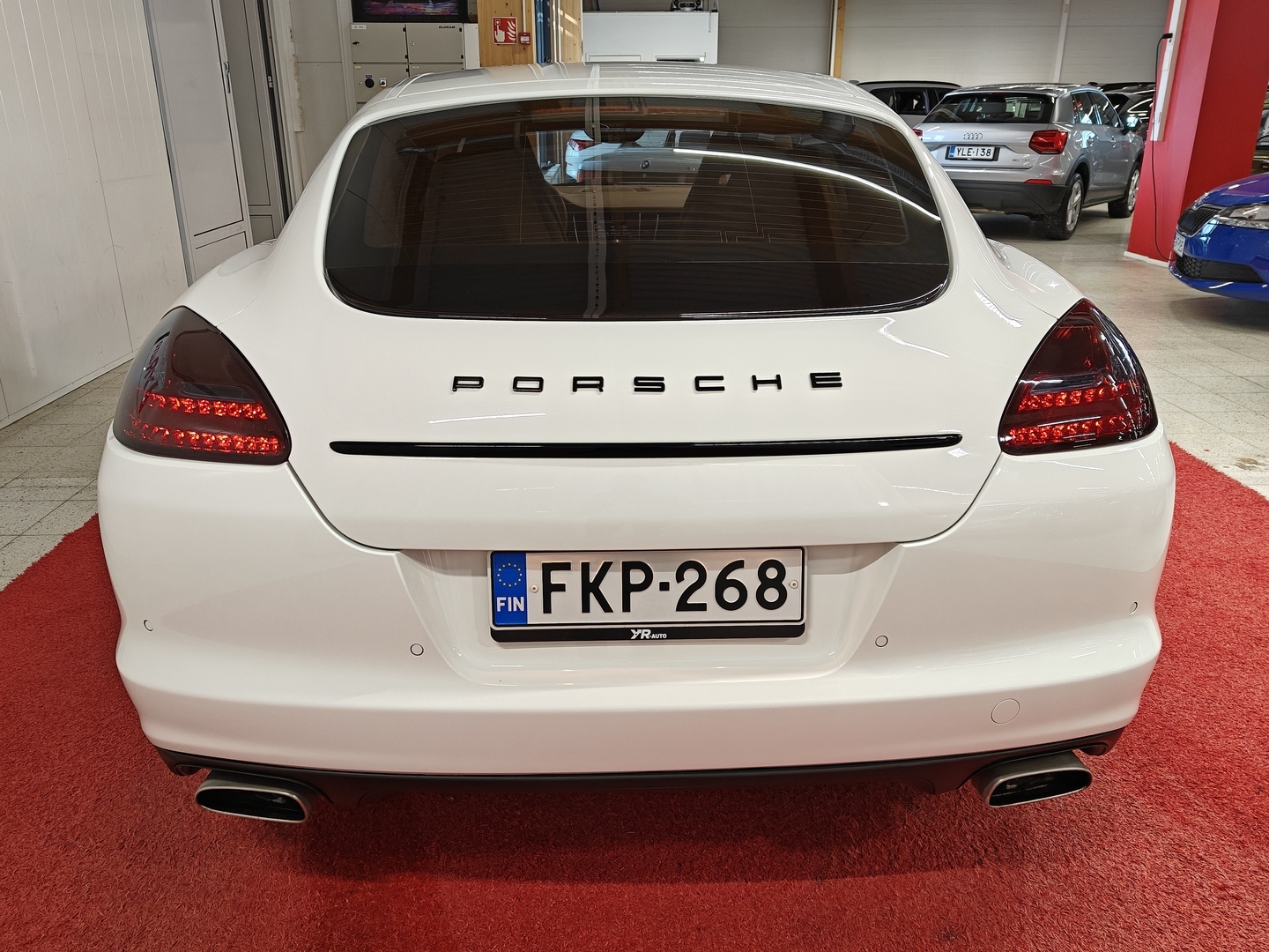 PORSCHE Panamera 2012