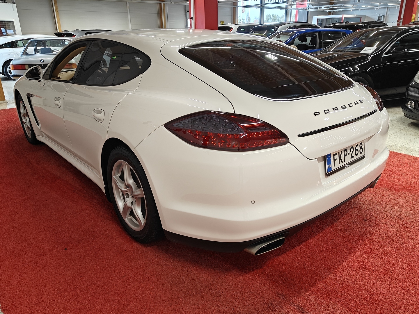 PORSCHE Panamera 2012