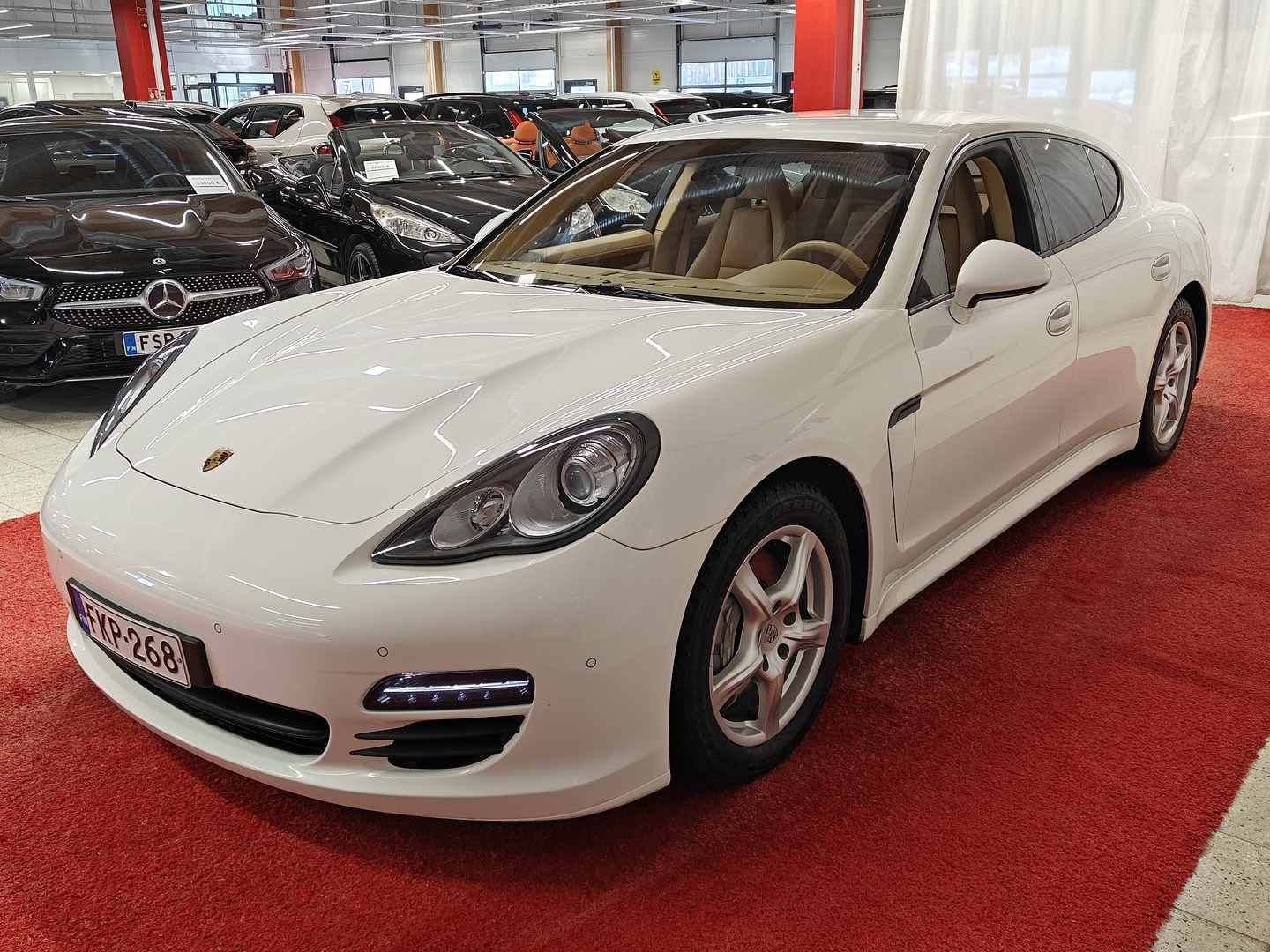 PORSCHE Panamera 2012