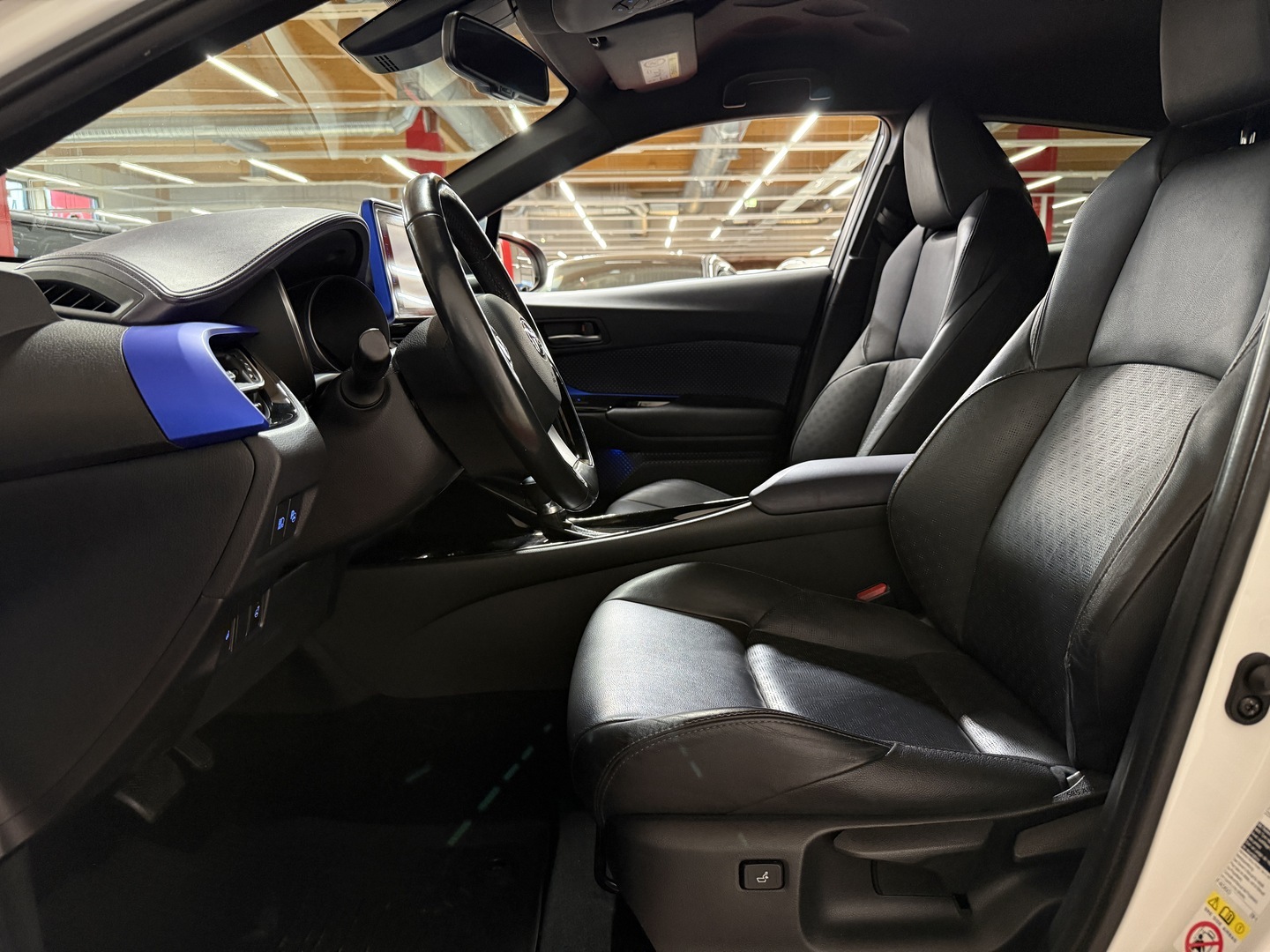 TOYOTA C-HR 10