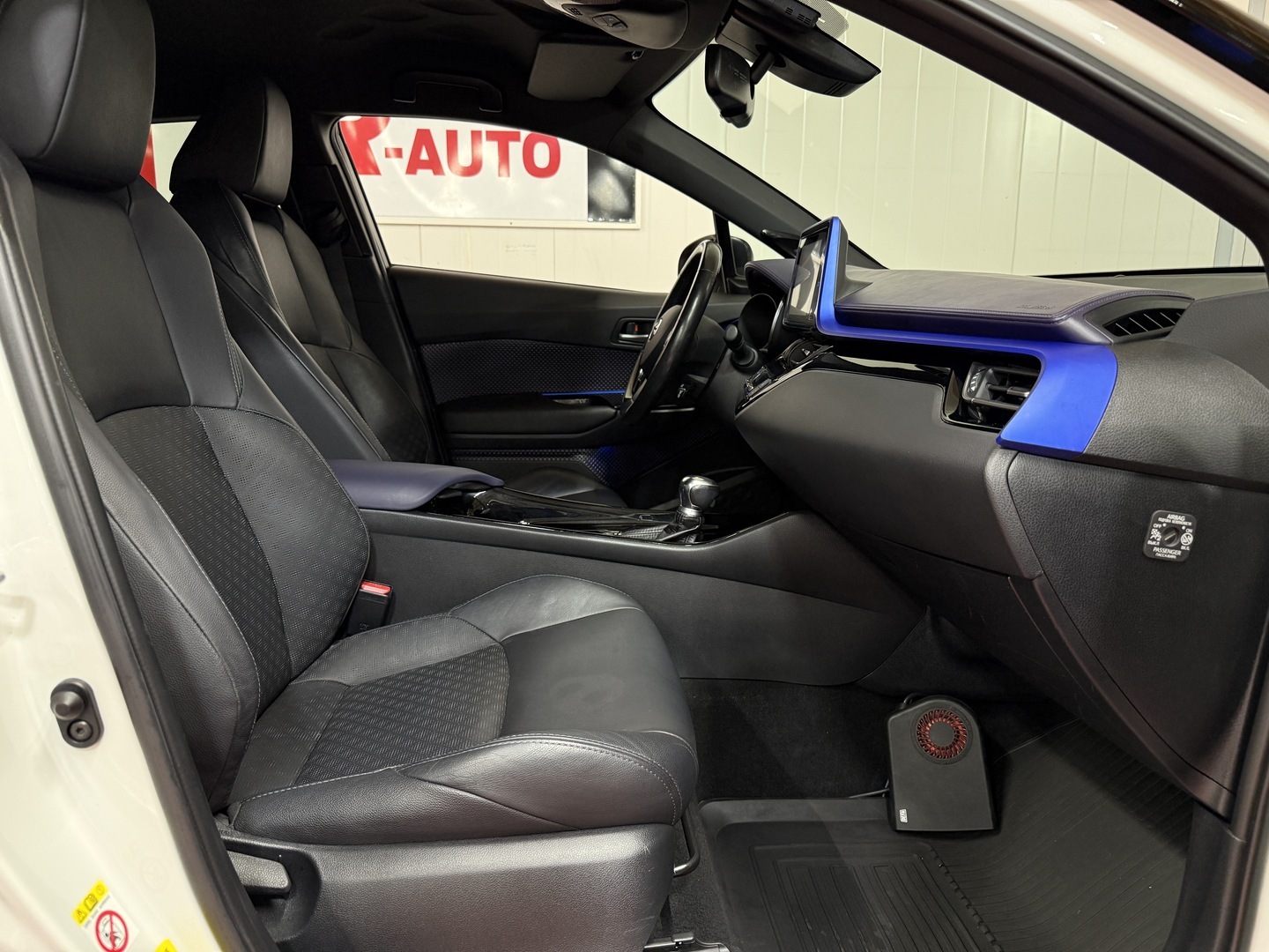 TOYOTA C-HR 12
