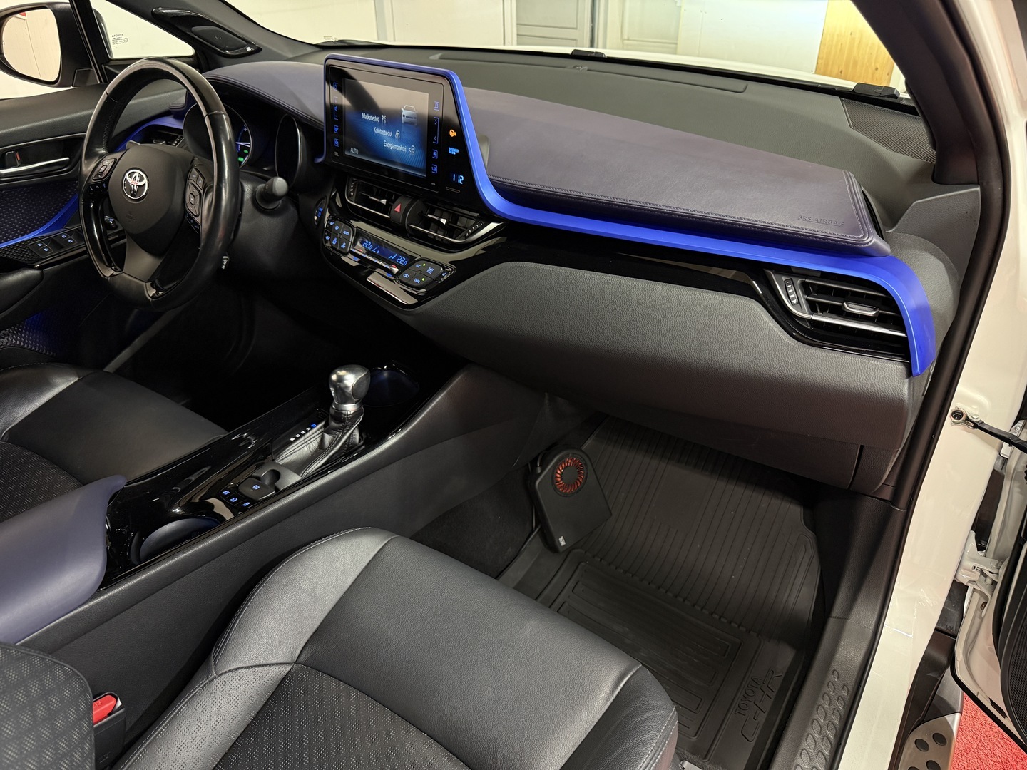 TOYOTA C-HR 13