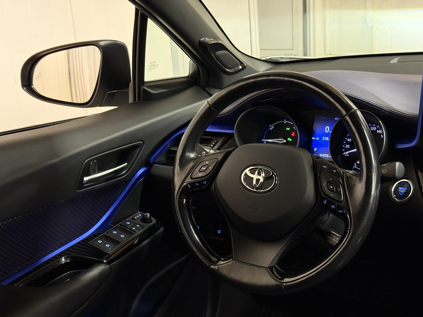 TOYOTA C-HR 14