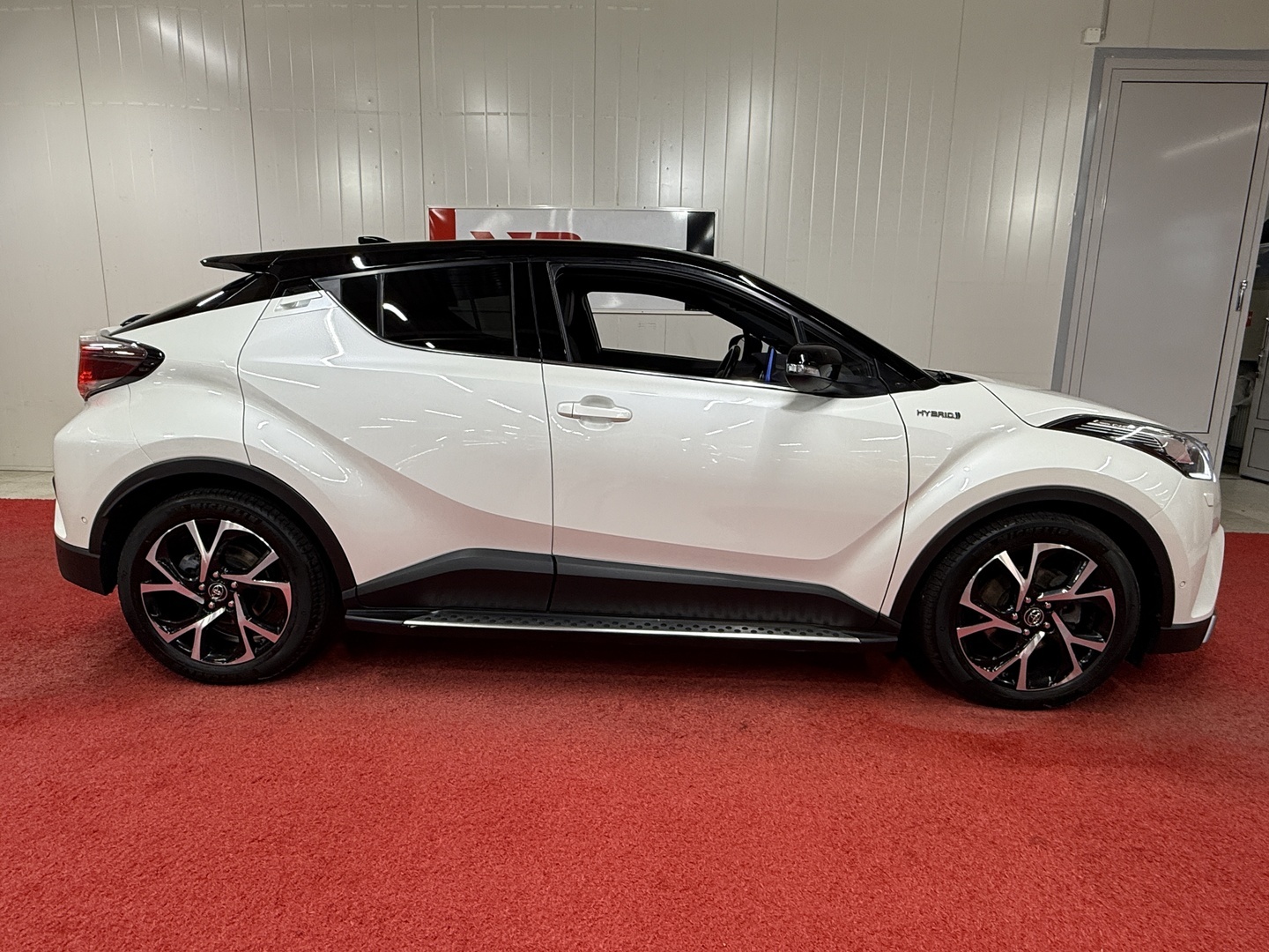TOYOTA C-HR 2