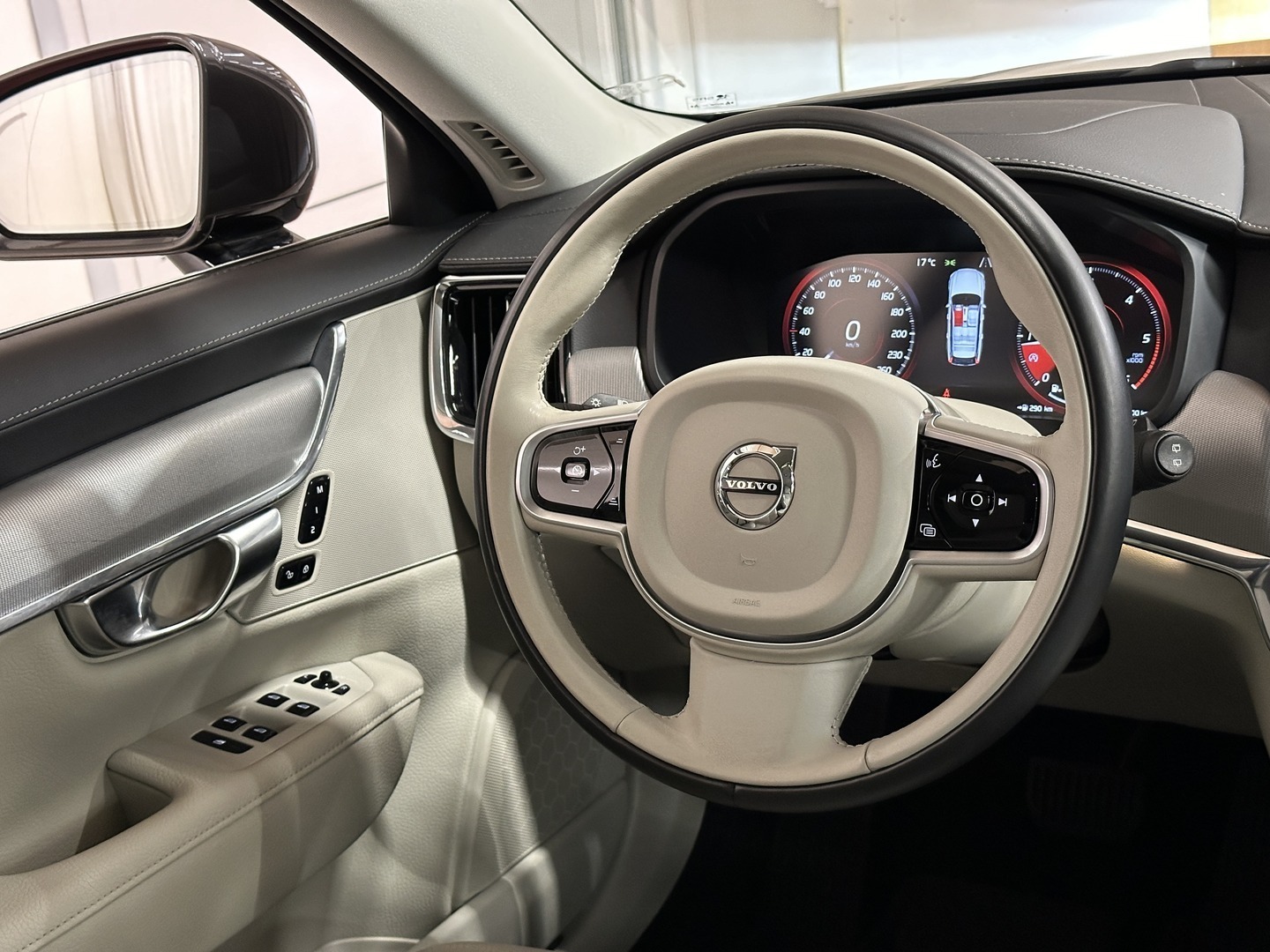 VOLVO V90 11