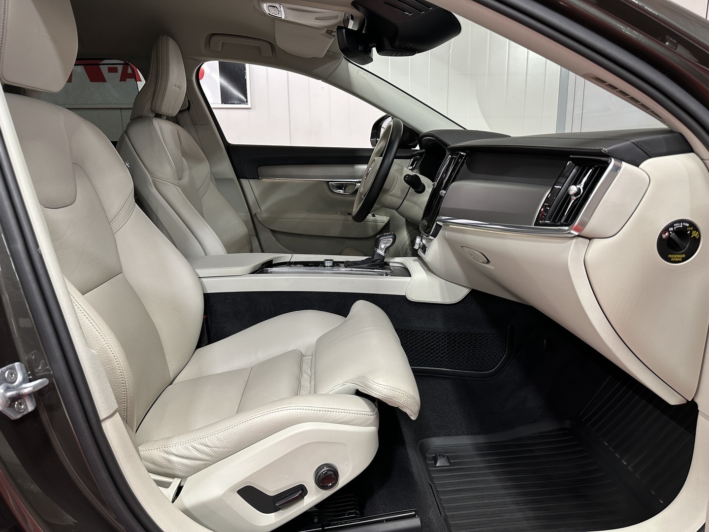 VOLVO V90 13