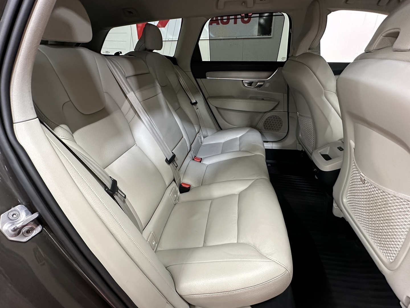 VOLVO V90 14