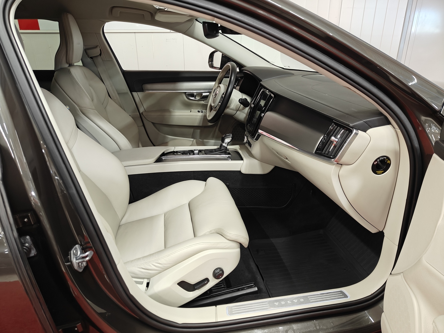 VOLVO V90 26