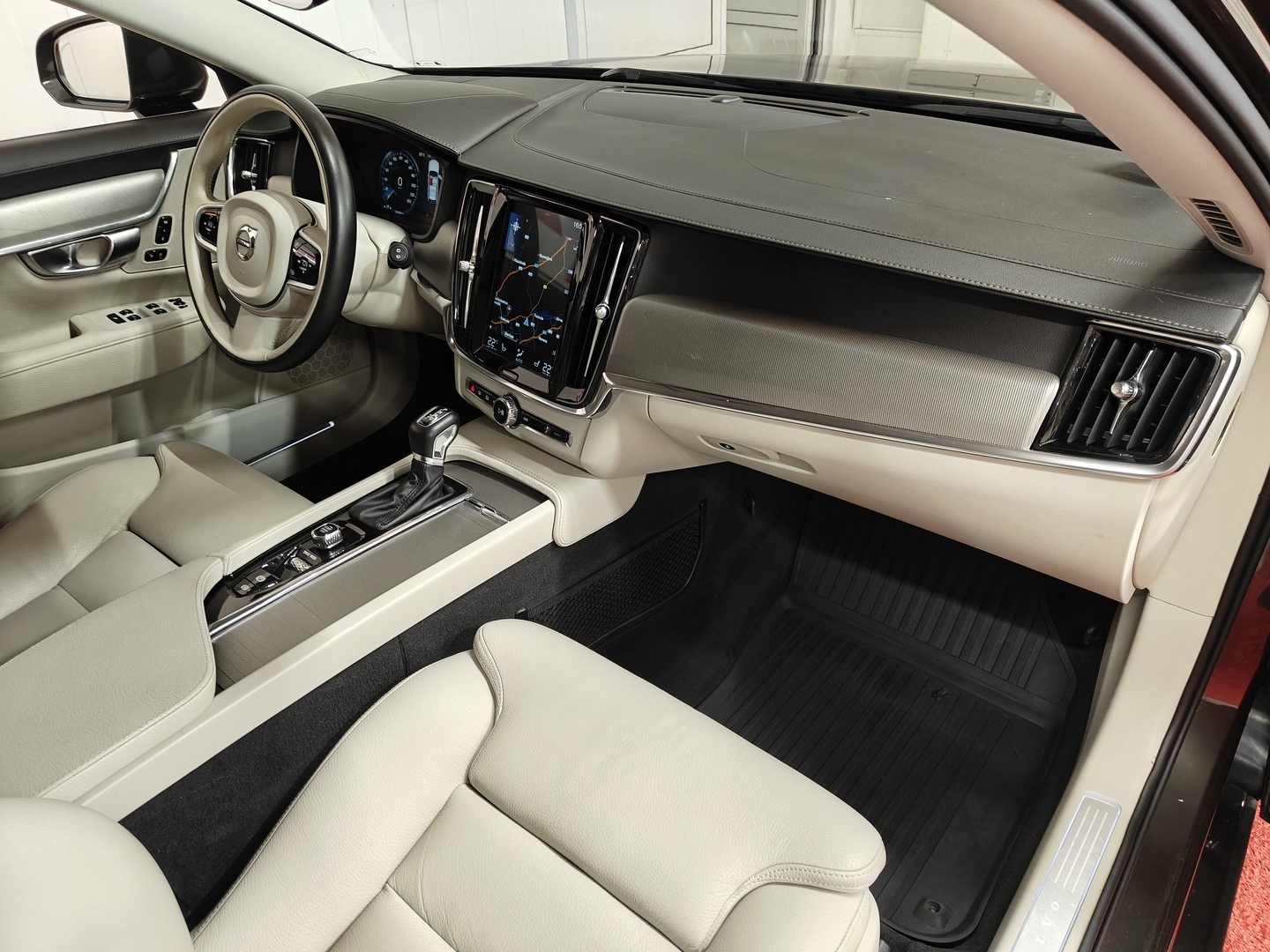 VOLVO V90 27