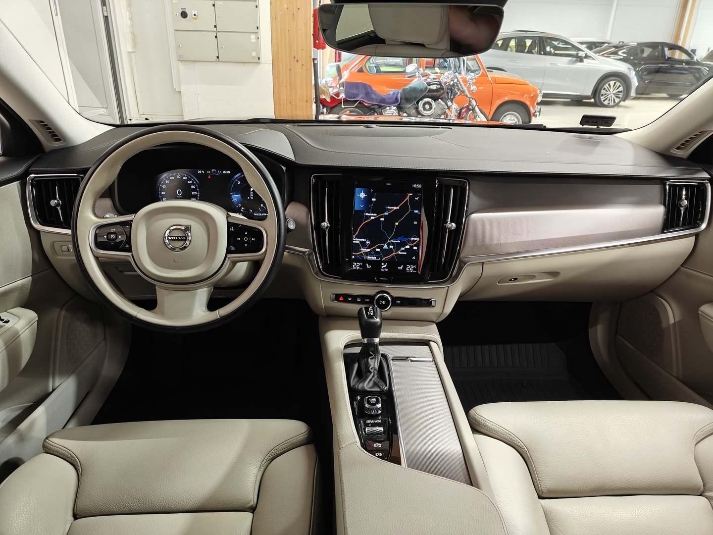 VOLVO V90 33