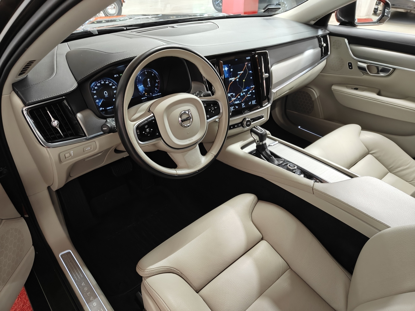 VOLVO V90 34