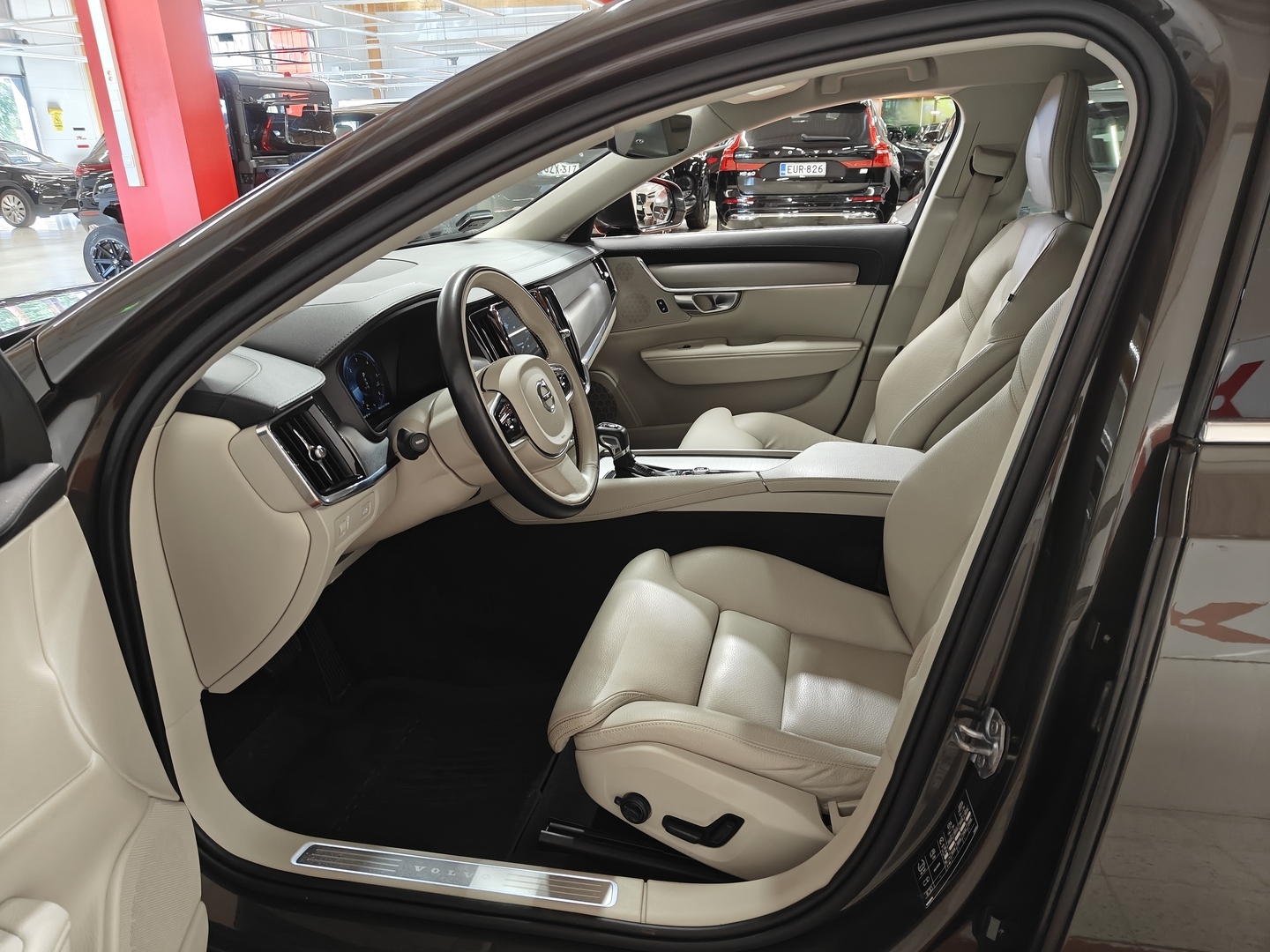 VOLVO V90 35
