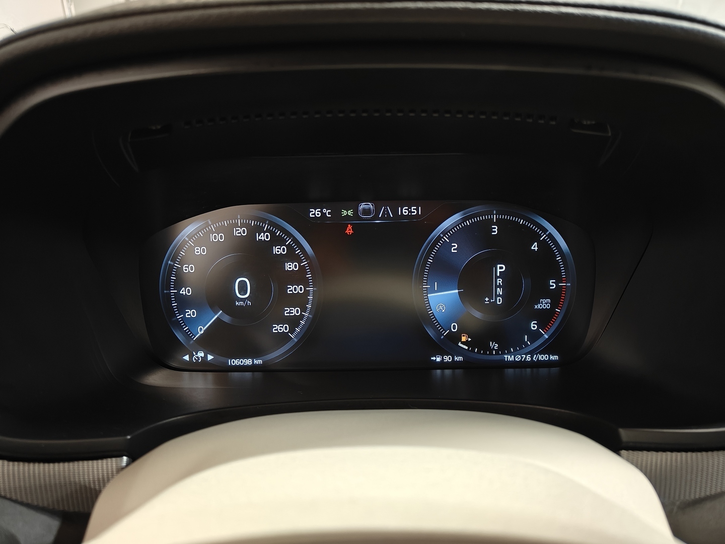 VOLVO V90 38