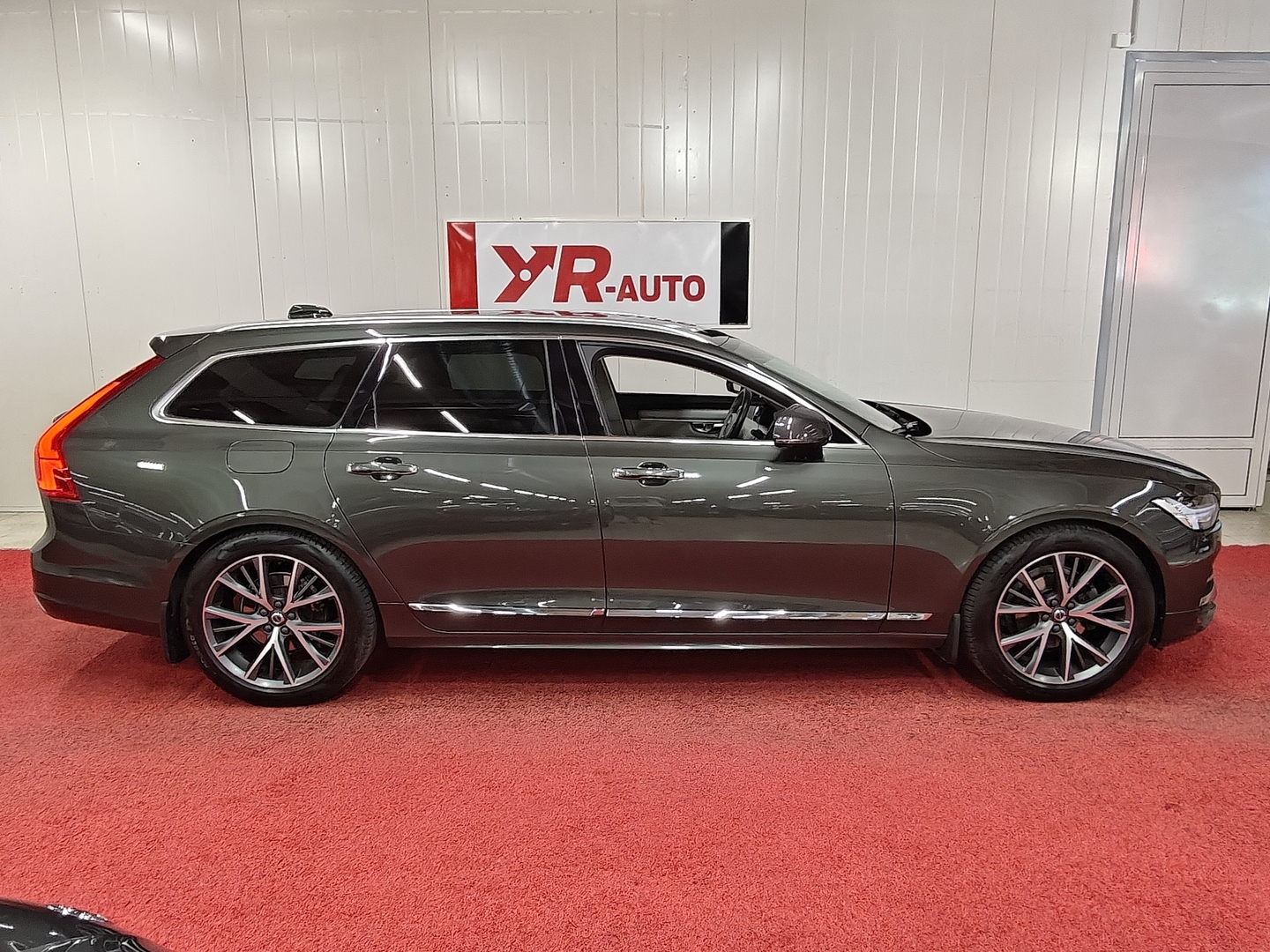 VOLVO V90 4