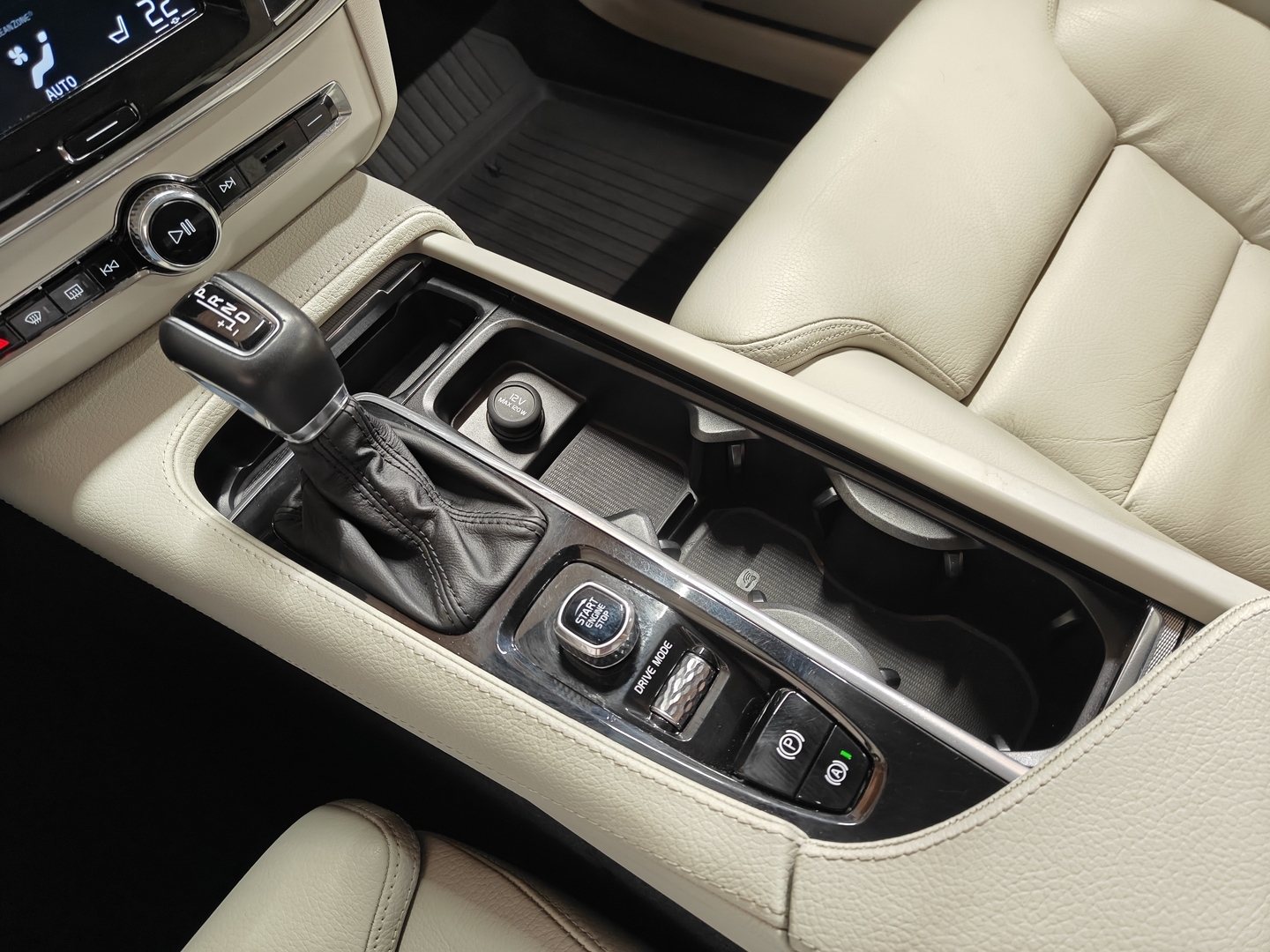 VOLVO V90 43