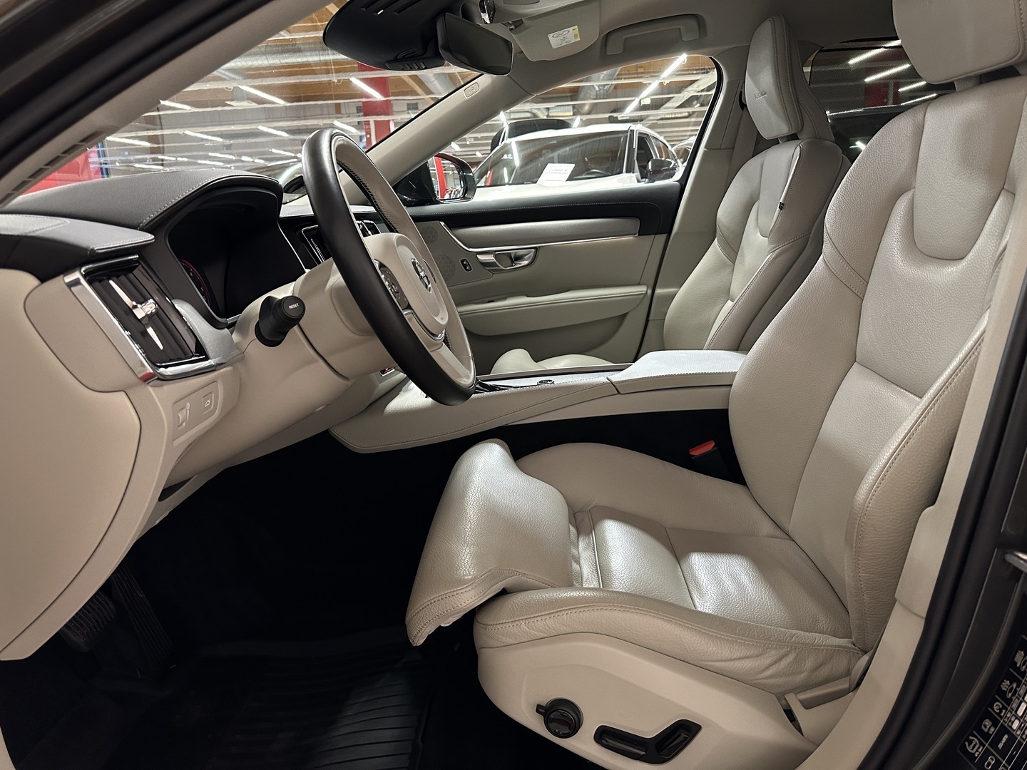VOLVO V90 8