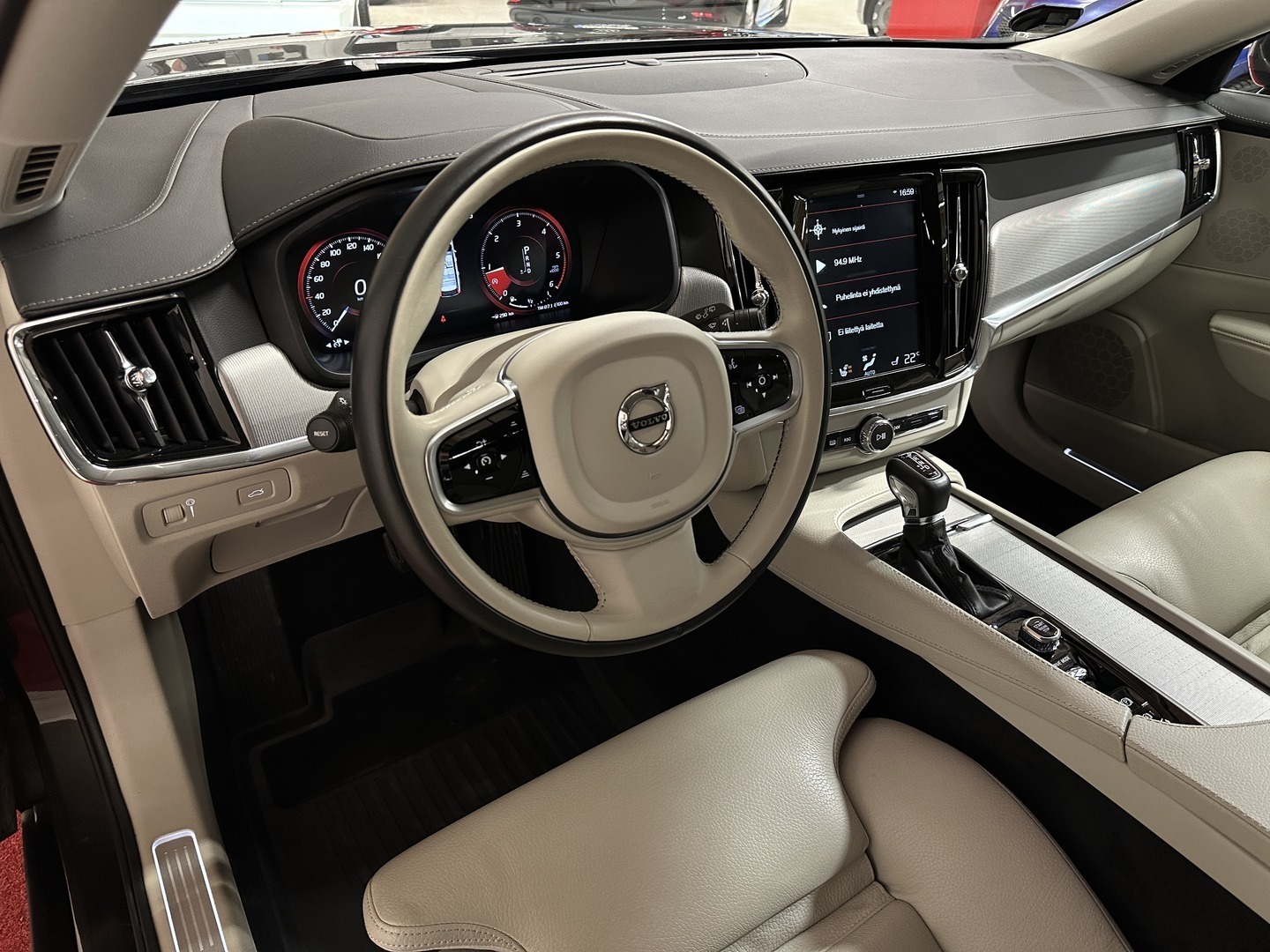 VOLVO V90 9