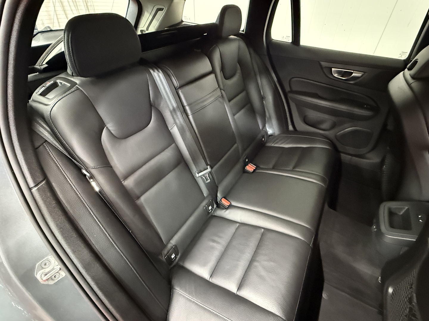 VOLVO V60 2021