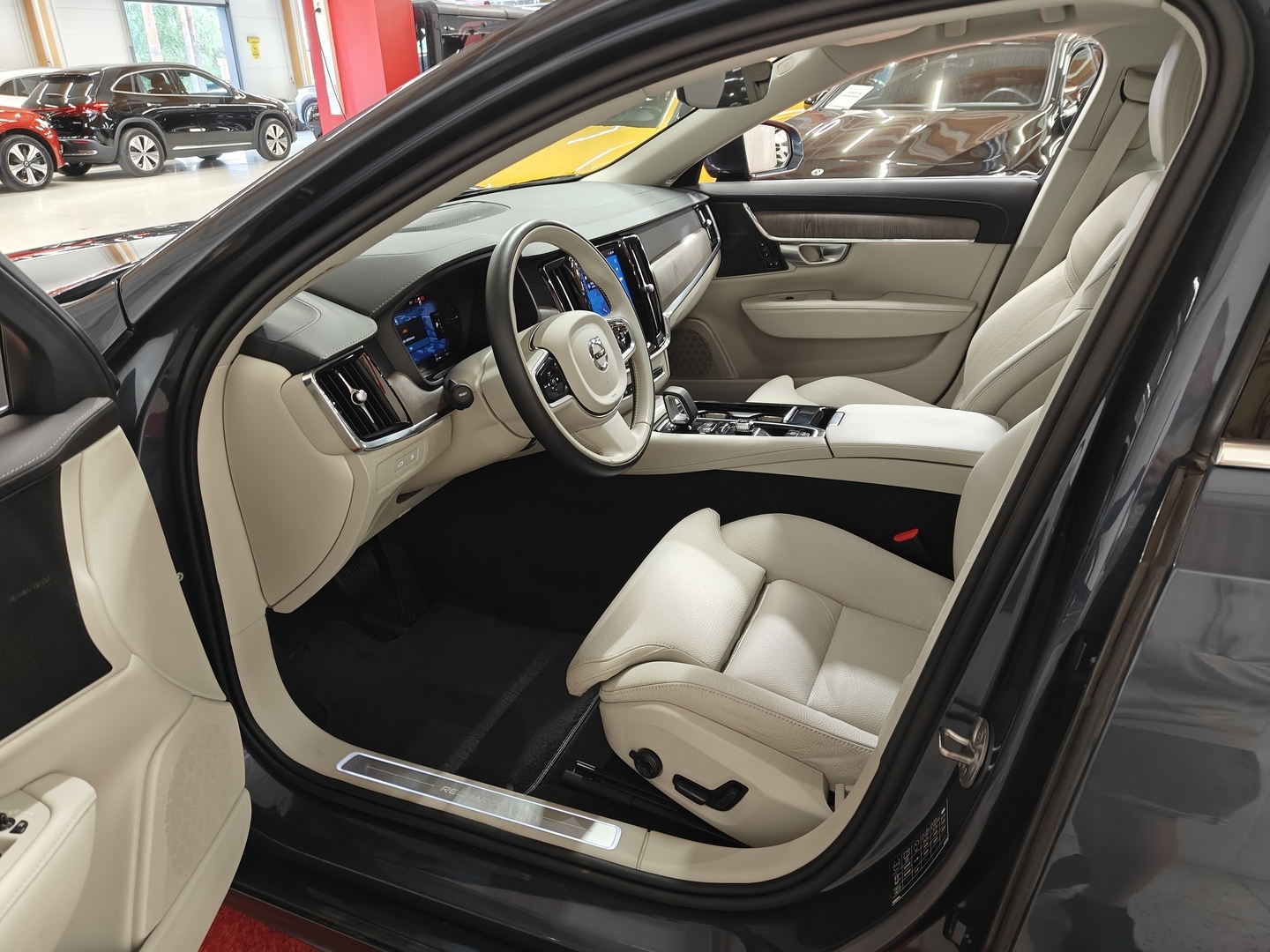 VOLVO S90 11