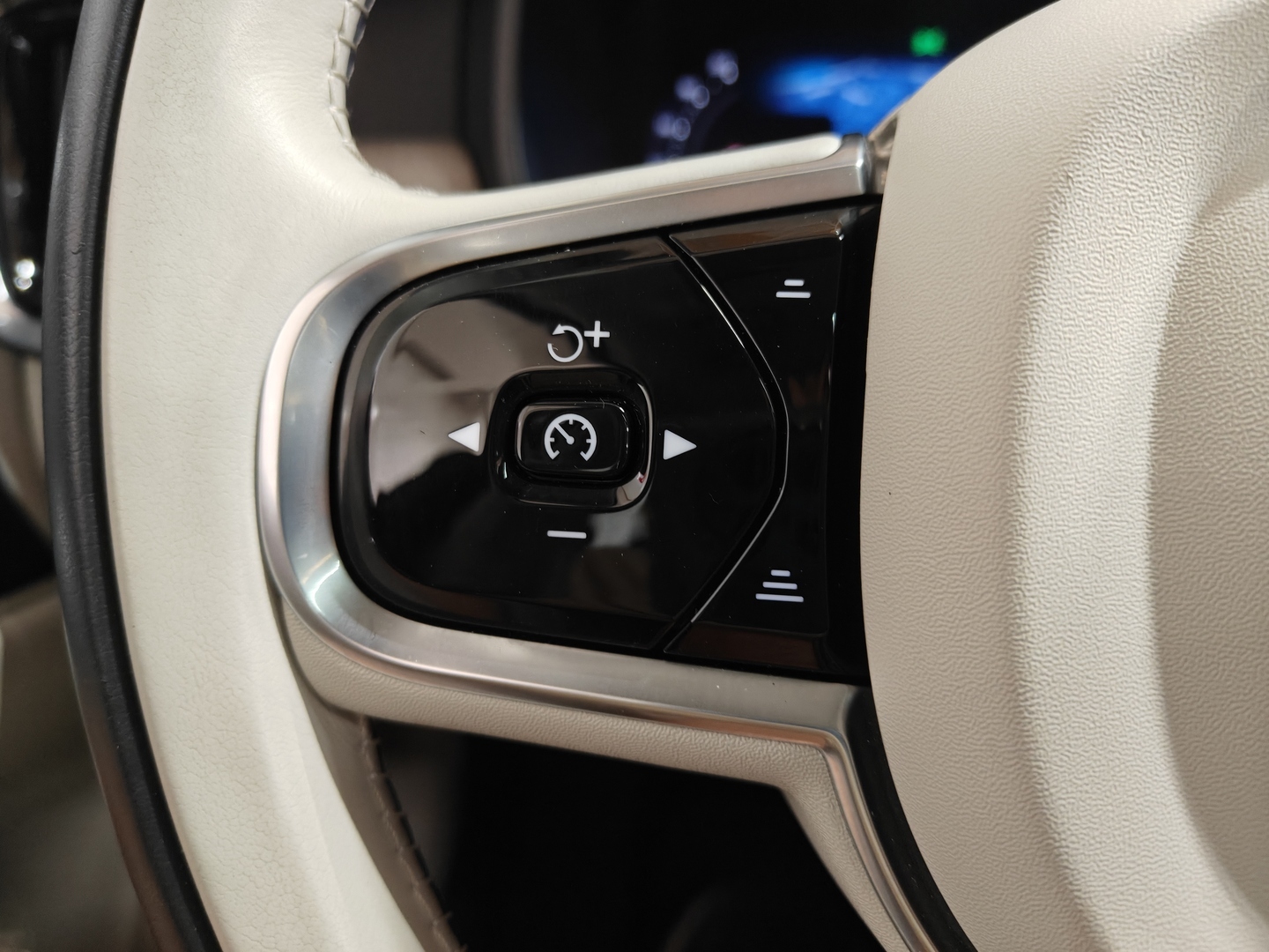 VOLVO S90 17