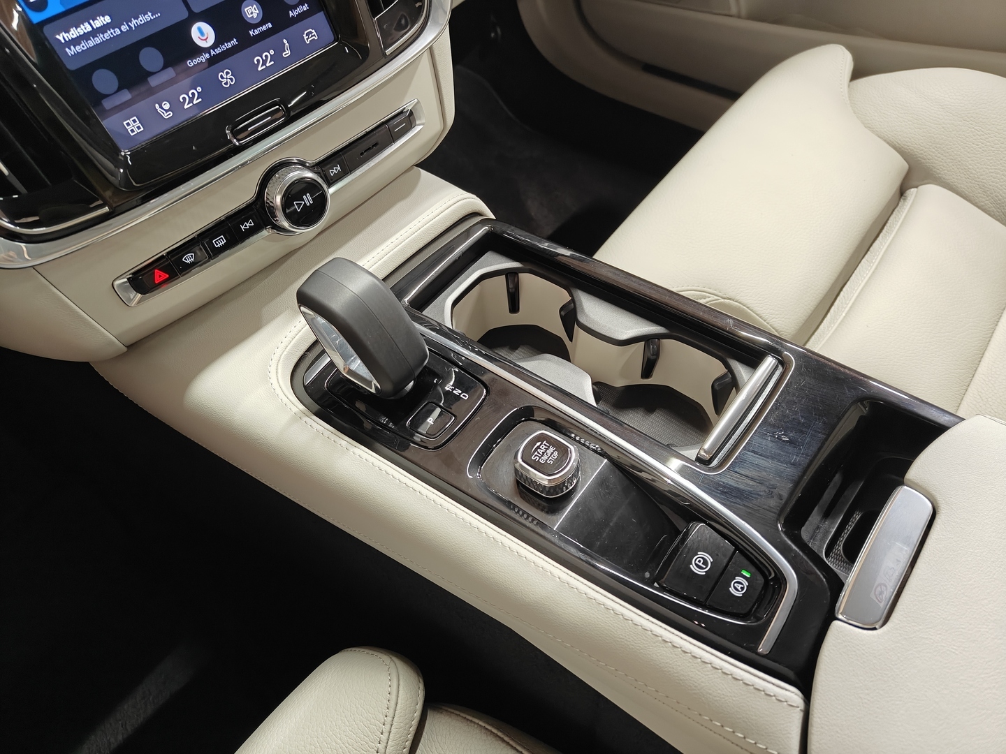 VOLVO S90 26
