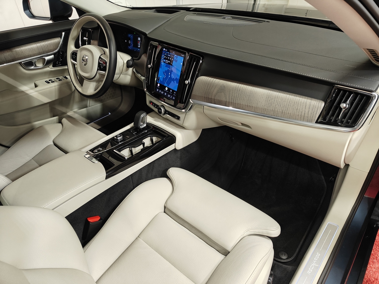 VOLVO S90 28