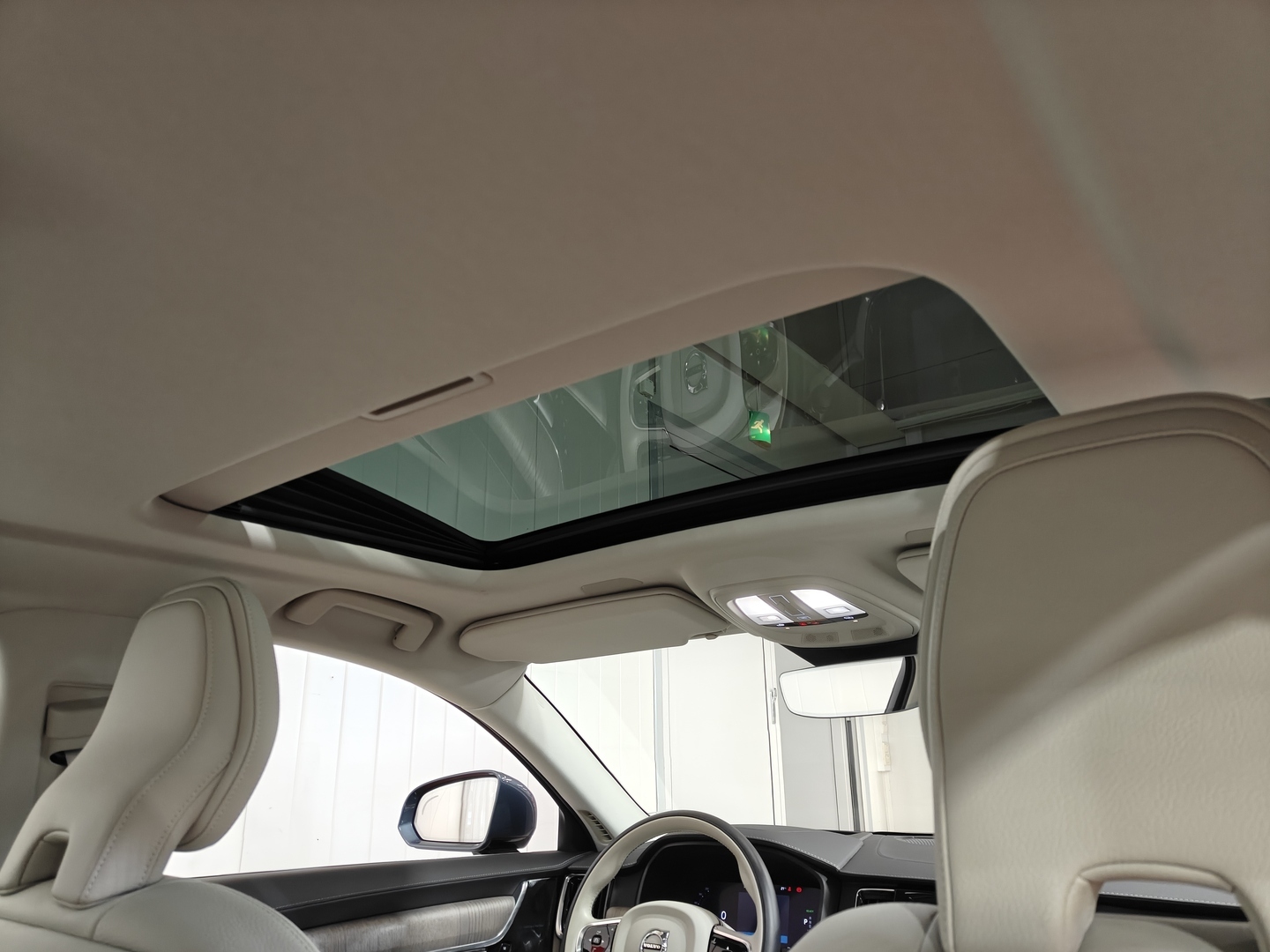 VOLVO S90 29