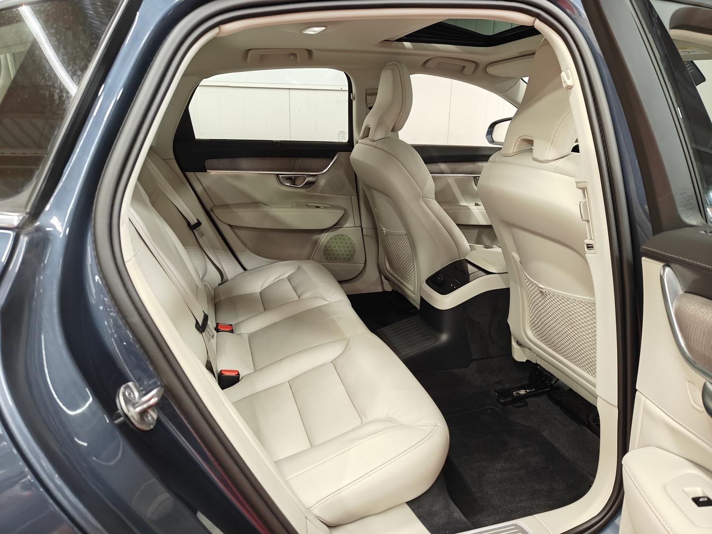 VOLVO S90 31