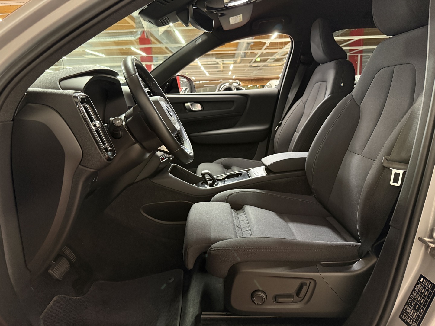 VOLVO XC40 2023