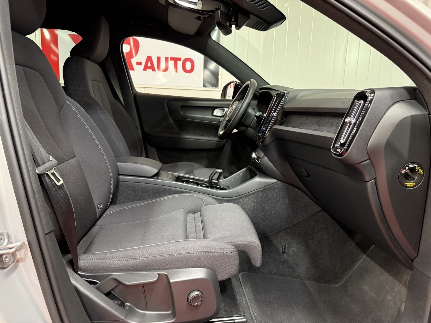 VOLVO XC40 2023