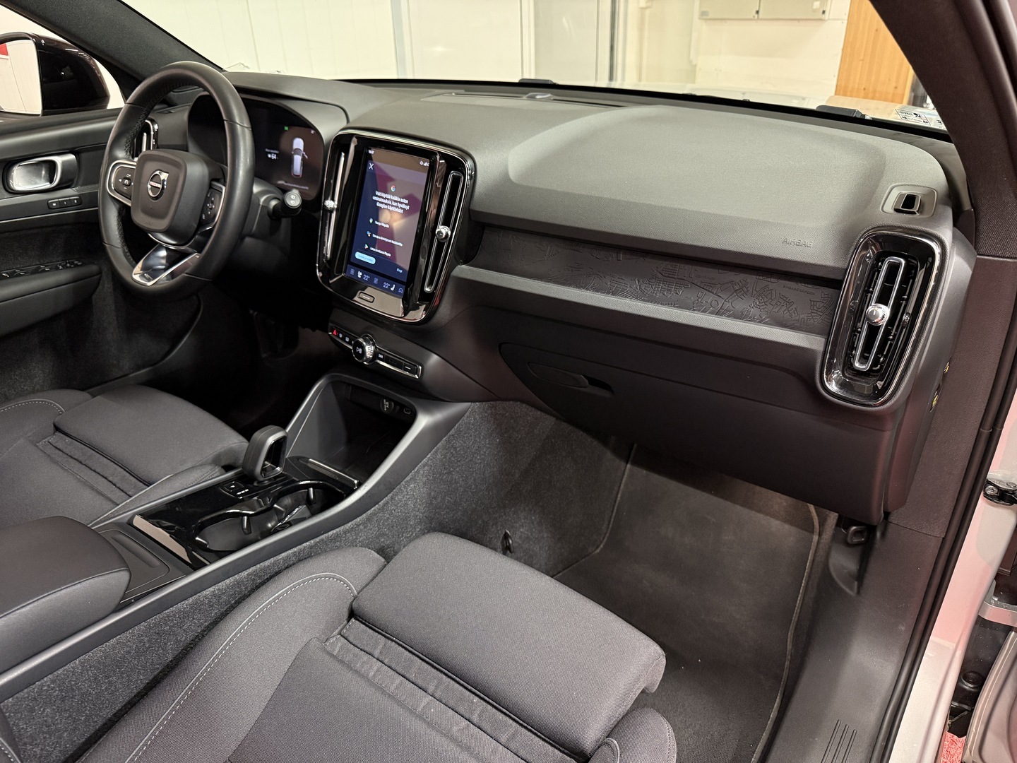 VOLVO XC40 2023