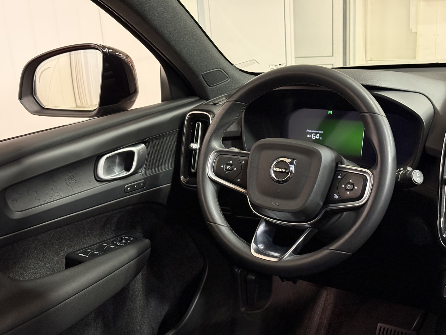 VOLVO XC40 2023