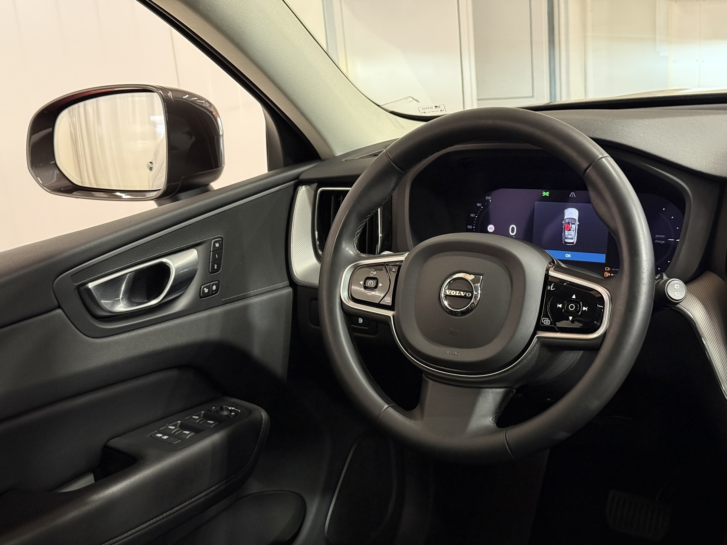 VOLVO XC60 2023