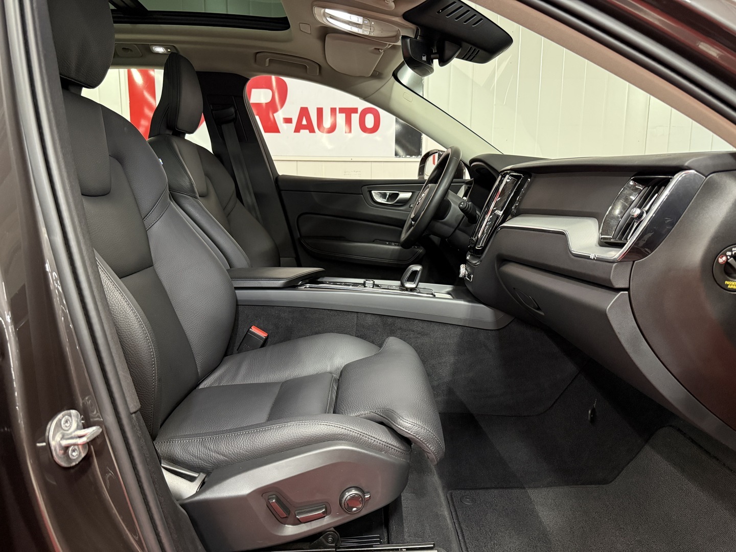 VOLVO XC60 2023