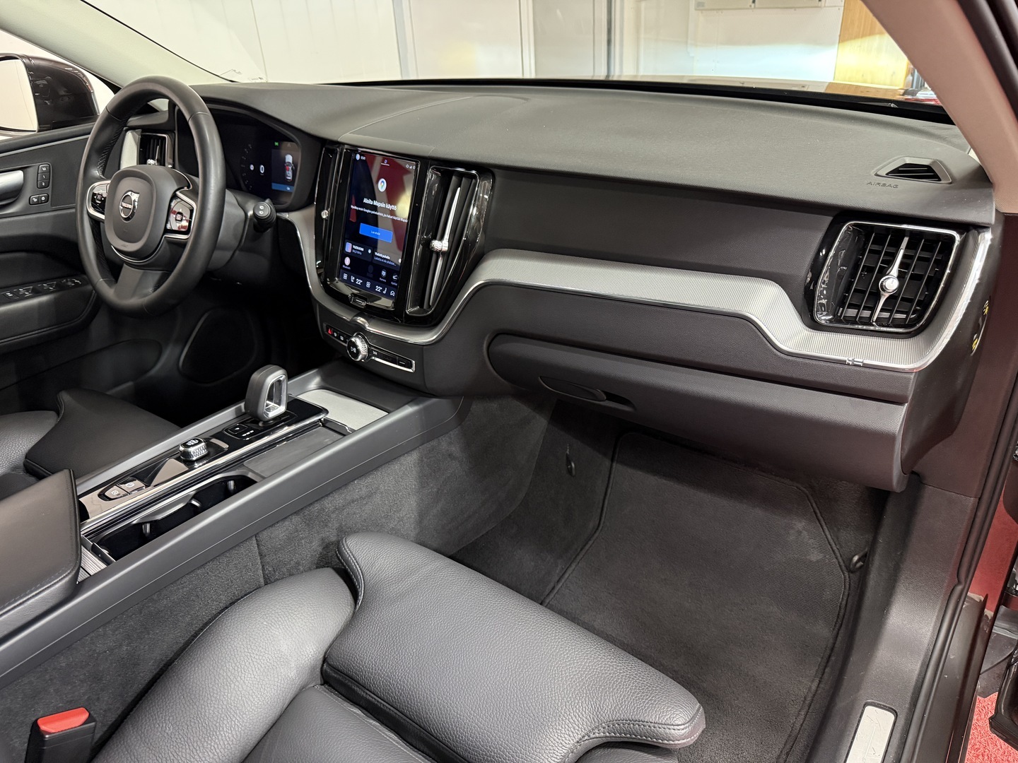 VOLVO XC60 2023