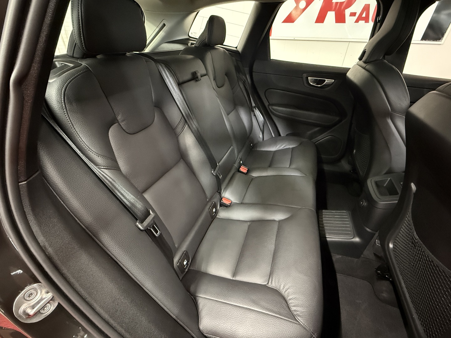 VOLVO XC60 2023