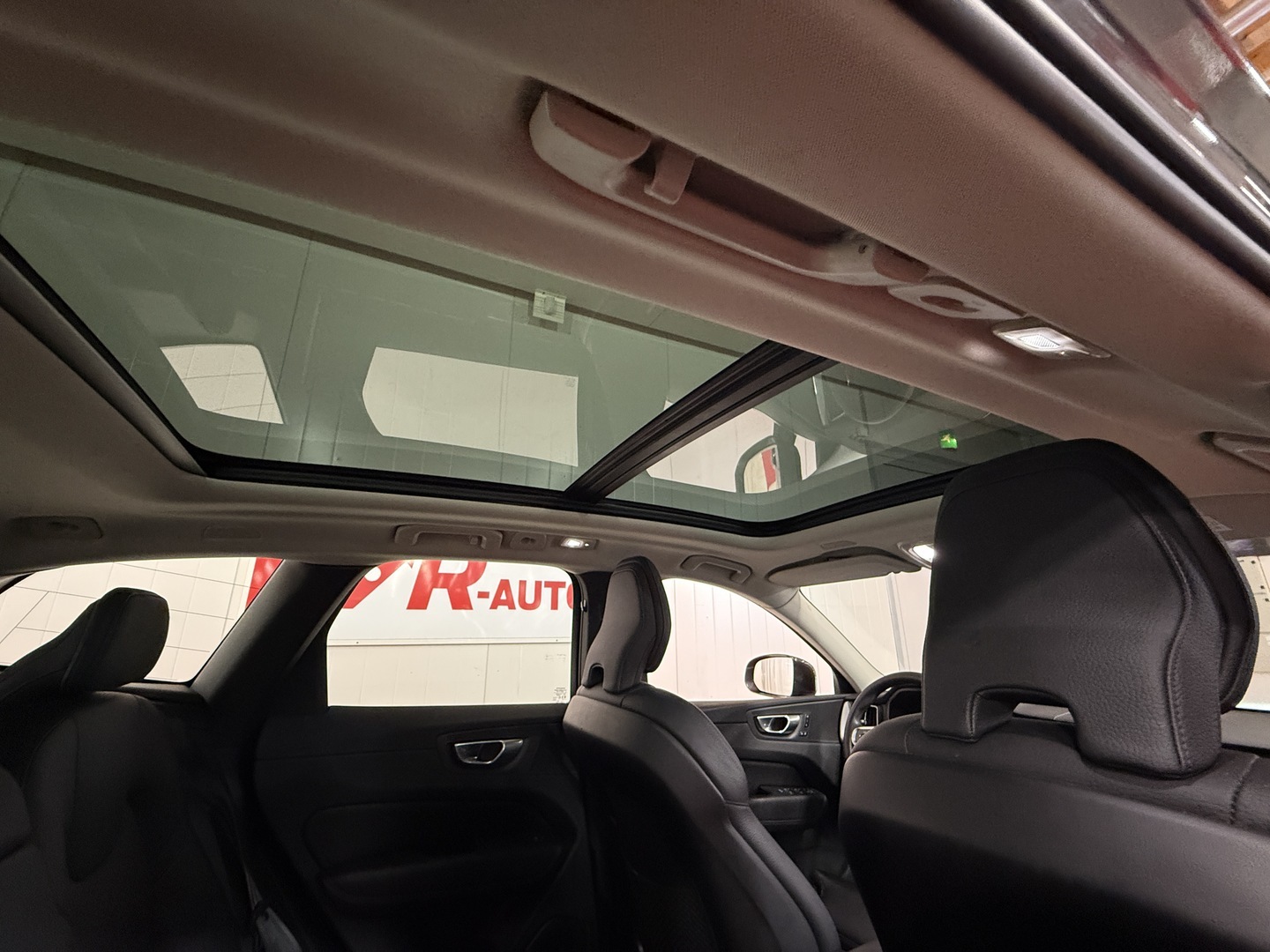 VOLVO XC60 2023