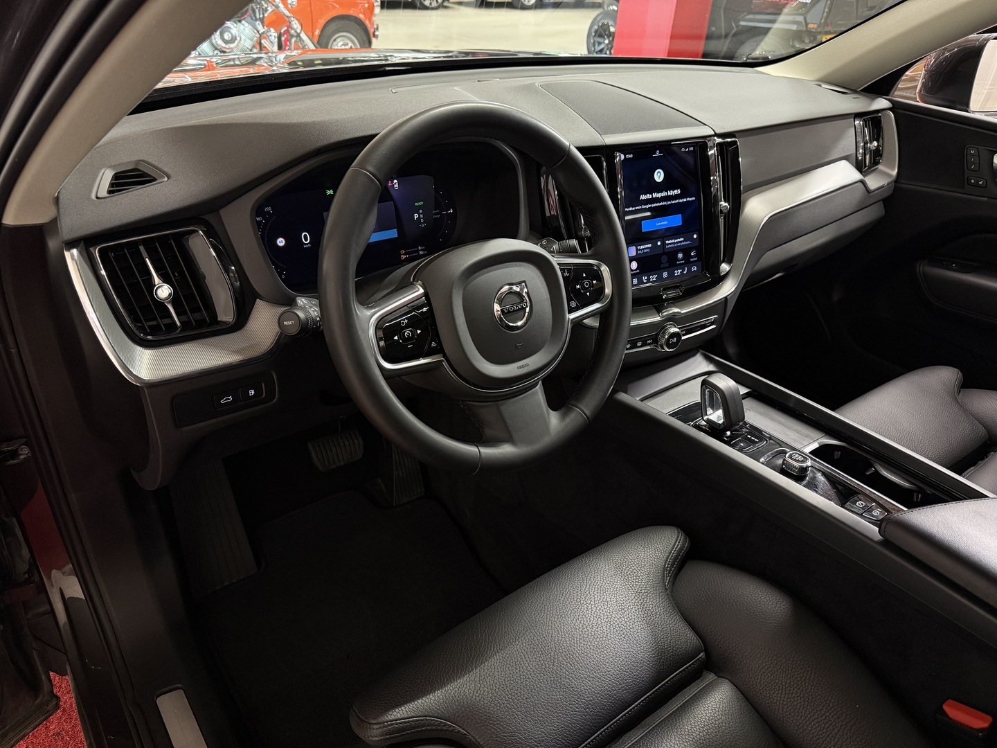 VOLVO XC60 2023