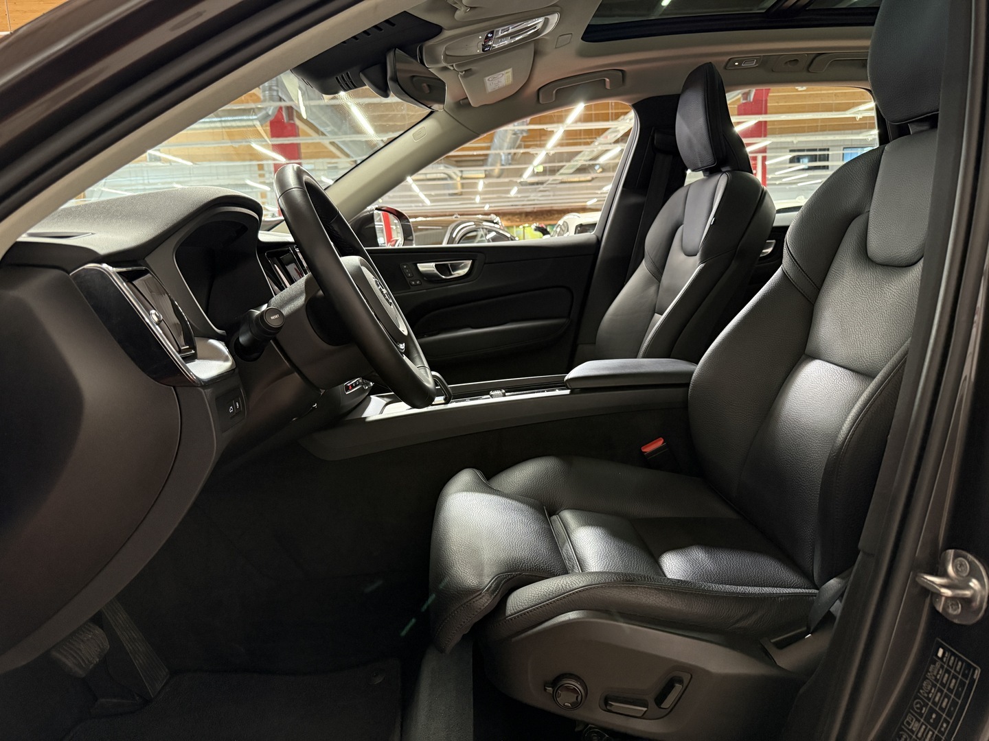 VOLVO XC60 2023