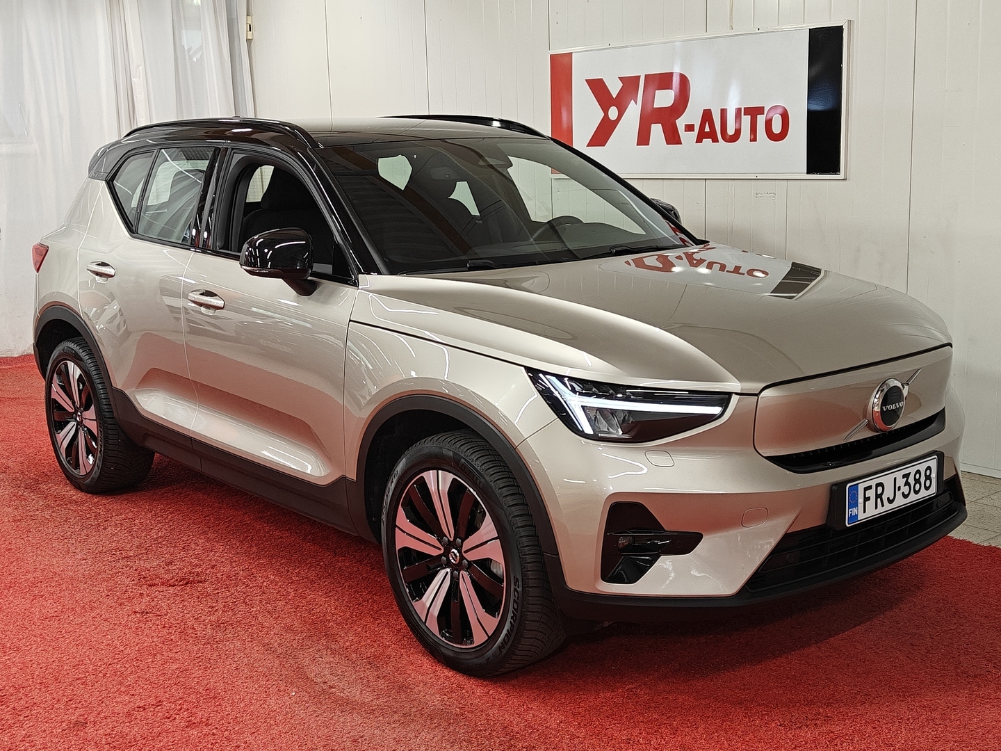VOLVO XC40 2023