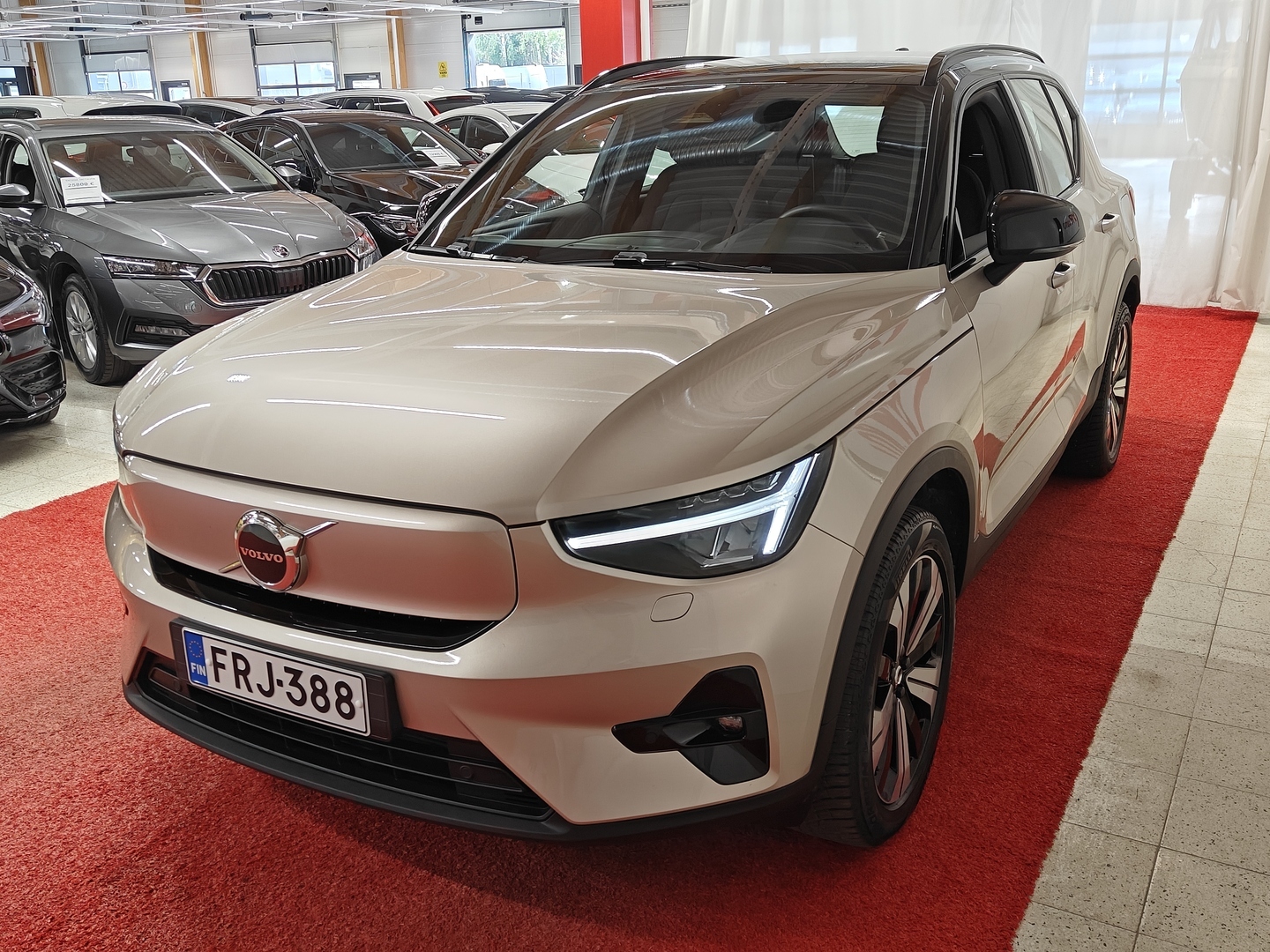 VOLVO XC40 2023