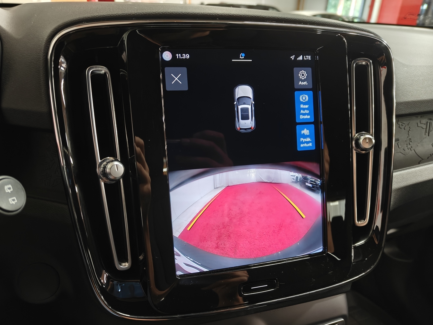 VOLVO XC40 2023