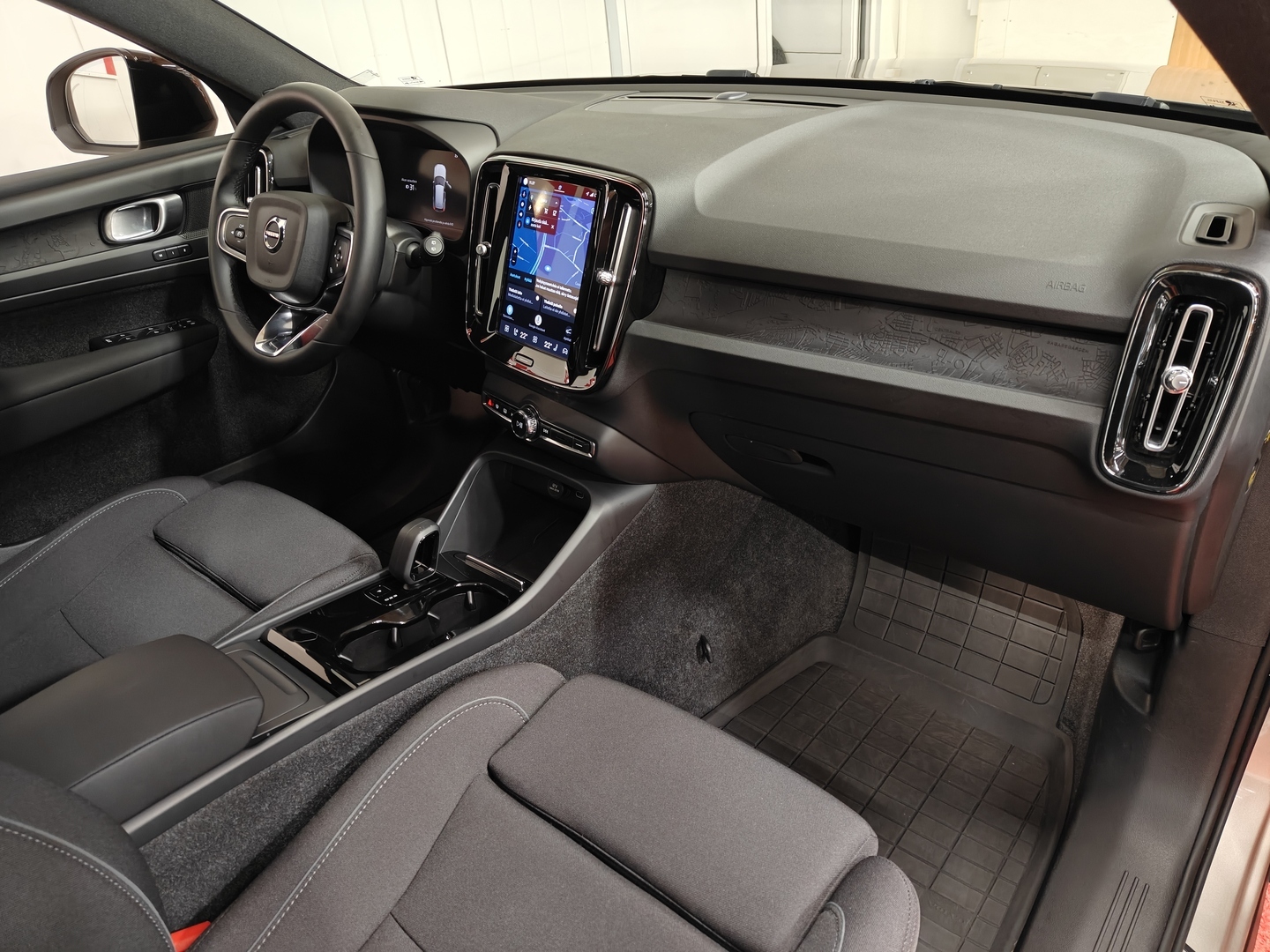 VOLVO XC40 2023